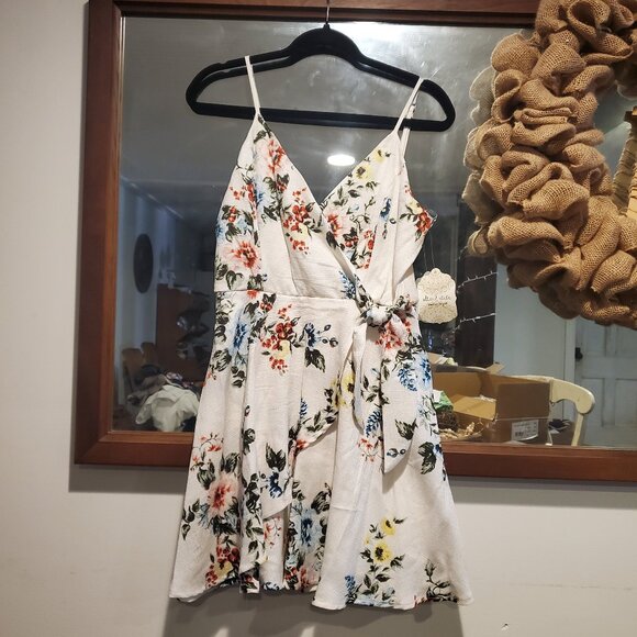 Altar'd State Dresses & Skirts - Altar'd State Spaghetti Strap Floral Dress Size Large NWT